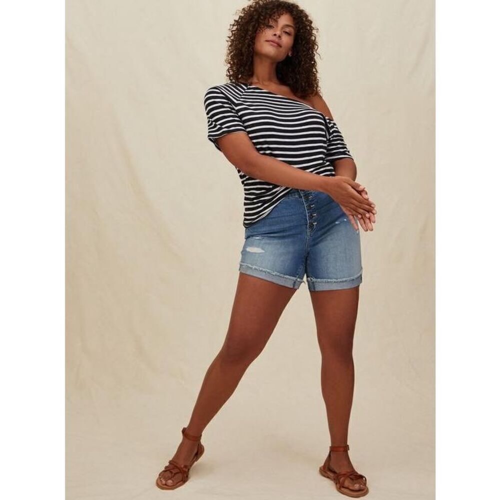 ✨Torrid 5 Inch Vintage Stretch High-Rise Sz 26 Shorts✨